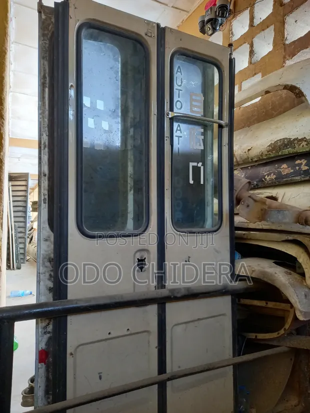 Cikakken Kayan Coaster Bus na Toyota Mai Rufin Zamewa - 1