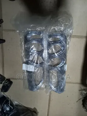 Fitilar Baya Chrome ta Toyota HiAce