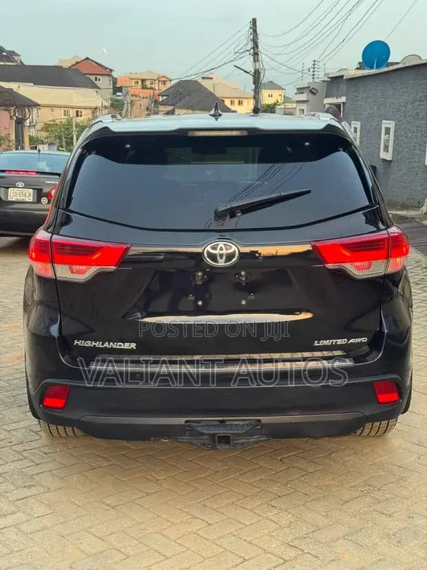 Toyota Highlander XLE 2016 Black - 1