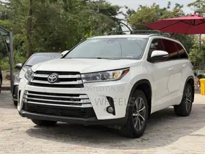 2018 Toyota Highlander XLE 4x2 V6 White