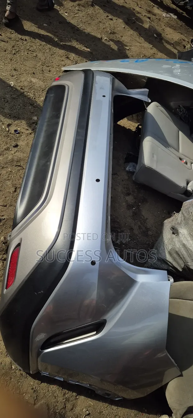 Complete Rear Bumper Toyota Venza 2022 - 1