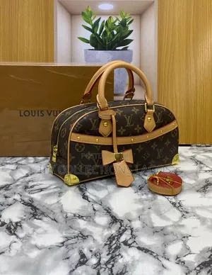 Louis Vuitton Sort Out Leather Handbag