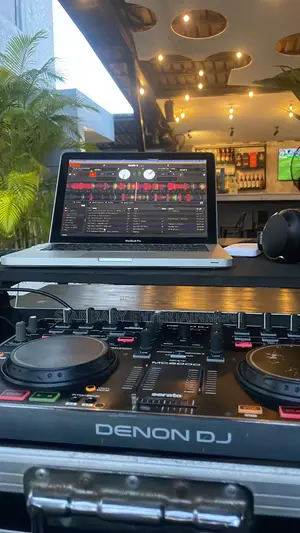 Denon DJ MC2000 Controller