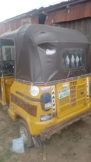 TVS Tricycle 2023 - Yellow