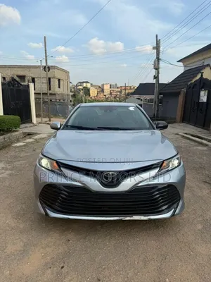 Toyota Camry 2018 Silver