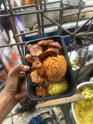 Abincin Jollof, Fried Rice, Plantain da Pepper Beef