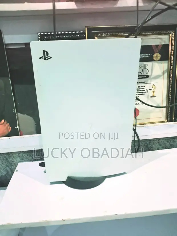 An Yi Amfani Da PS5 Console Tare Da Masu Sarrafawa 2 - 1