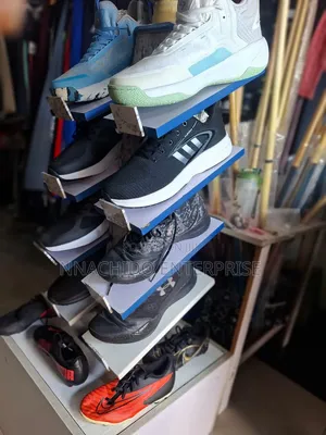 Adidas Ingantattun Takalma na Wasanni - Namiji