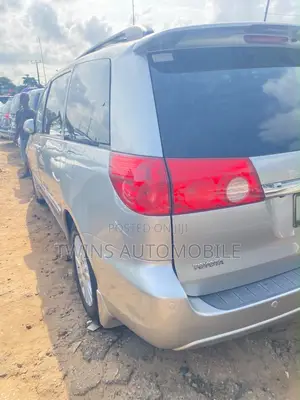 Toyota Sienna Limited 7 Passenger 2010 Silver