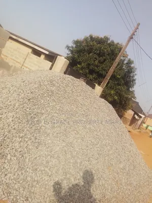Duk Ton 30 na Dutsen Granite daga Ramin Haƙo