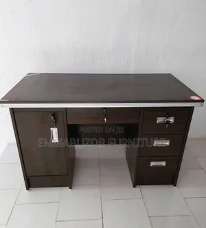 1.2m Ofishin Tebur tare da Kulle - Kasa Brown
