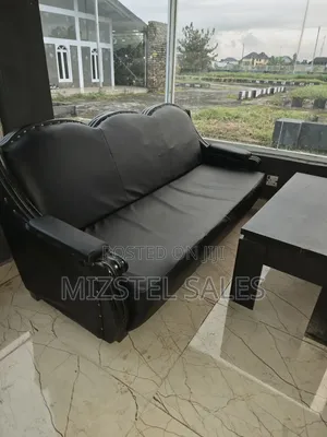 2 Dogara & Tsabta 3-Seaters Na Fata Da Center Table