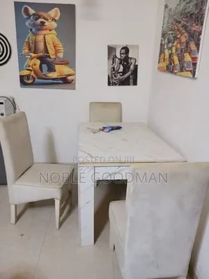 Dining Table da Kujeru