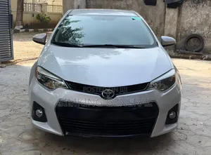 Toyota Corolla LE 2016 Launin Azurfa