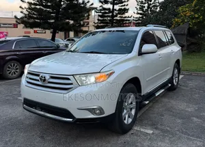 2012 Toyota Highlander SE White