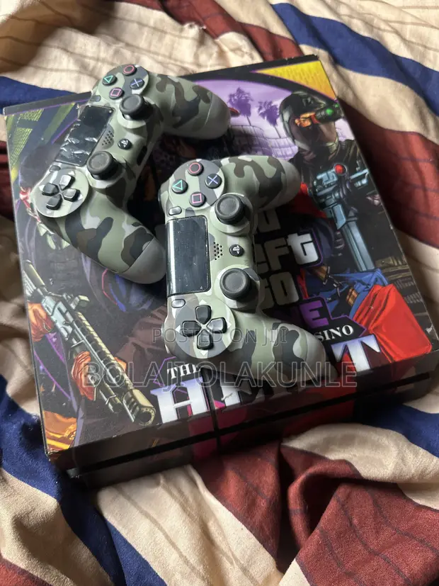 PlayStation 4 Fat - 2026 Games Included - 1