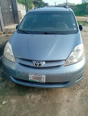 Toyota Sienna LE AWD Minivan ta 2006