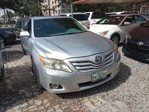 Toyota Camry XLE V6 Sedan 2011 - Launin Azurfa