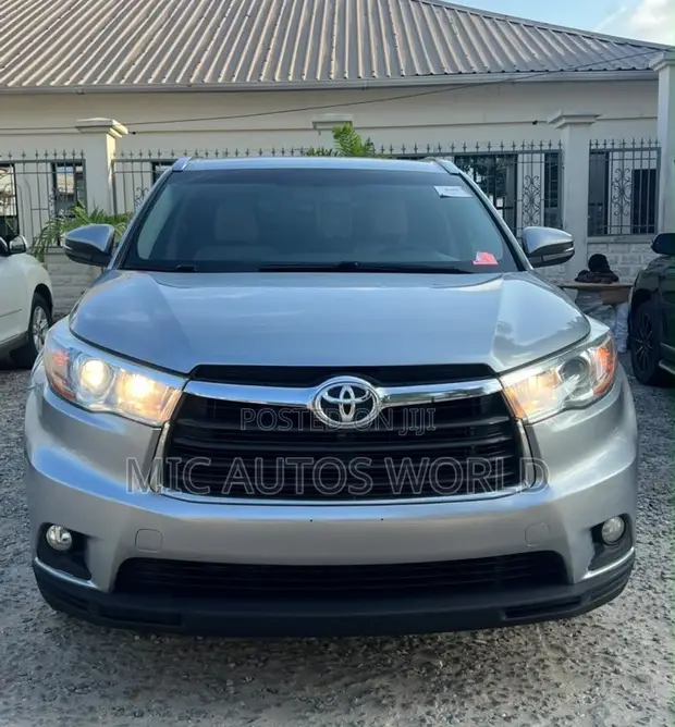 2016 Toyota Highlander XLE - Accident Free - 1
