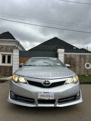Toyota Camry SE Sedan ta 2014