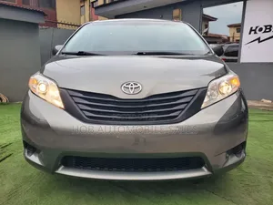 2011 Toyota Sienna LE Minivan Mai Zama 7 - Kore