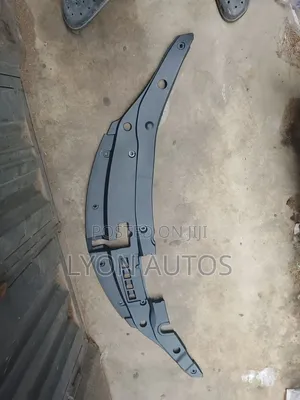 Bakin Radiator Na Filastik Na Toyota Camry (2015)