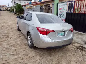 Toyota Corolla LE Sedan 2017