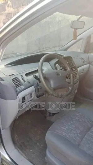 Toyota Previa 2005 Silver