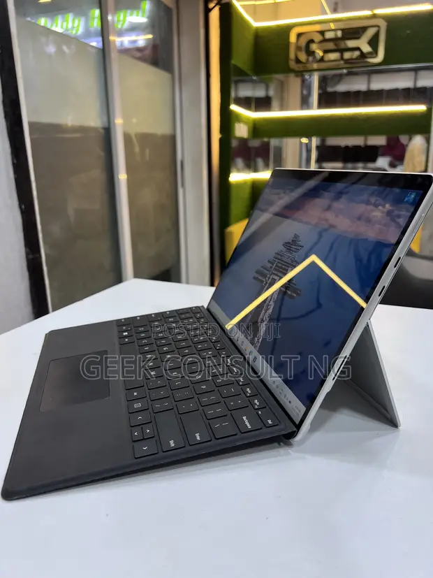 Microsoft Surface Pro 8 (11th Gen i7, 16GB RAM, 256GB SSD) - 1