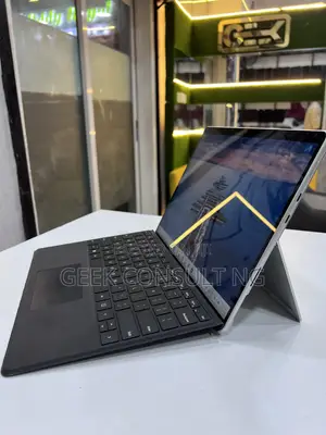 Microsoft Surface Pro 8 (11th Gen i7, 16GB RAM, 256GB SSD)
