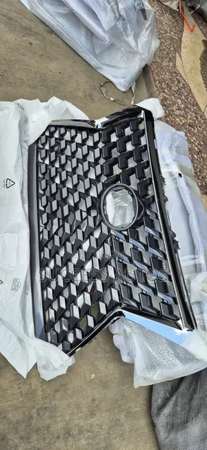 Cikakken Gaban Grille na Lexus GX 460 (2020)