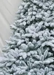 Itacen Kirsimeti na Snow - Duk Girman Akwai - 2