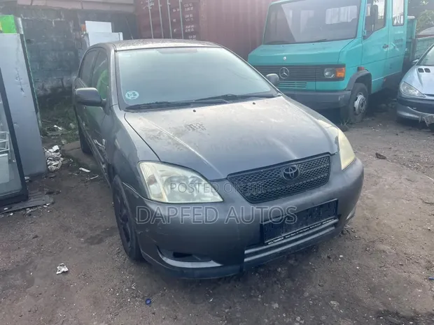 Toyota Corolla 2005 Grey - 1
