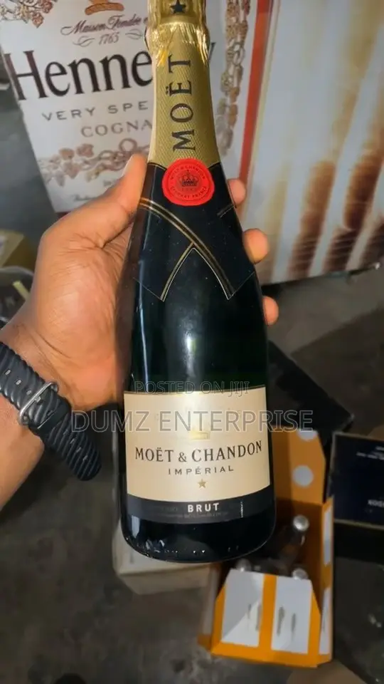 Moët & Chandon Brut Champagne - 1