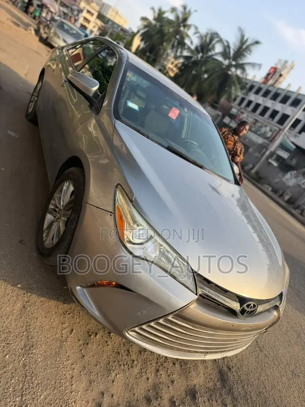 Toyota Camry 2016 Gray - 1