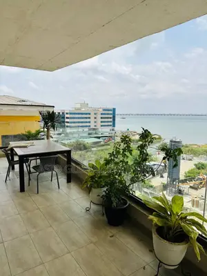Gidan Kwana 3-Bed Mai Kallon Birni & Teku, Gym, Balconies a Ikoyi