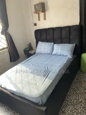 Bed Frame da Mouka Foam da aka yi amfani da shi 4x6
