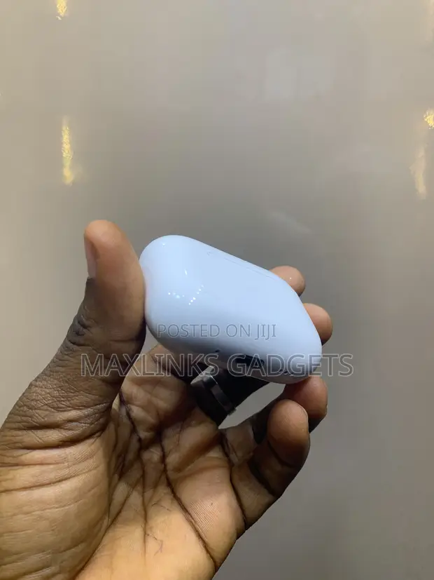 AirPods Pro (3rd Gen) na Asali - An Riga An Yi Amfani Da Su - 1