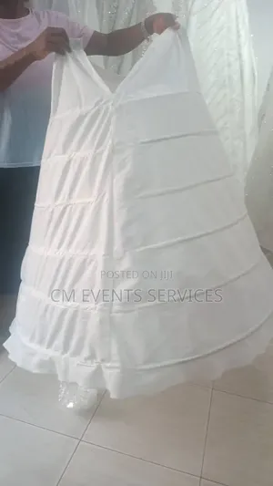 Kyawawan Rigar Aure da Underskirt
