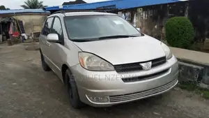 Toyota Sienna LE 2005 Silver