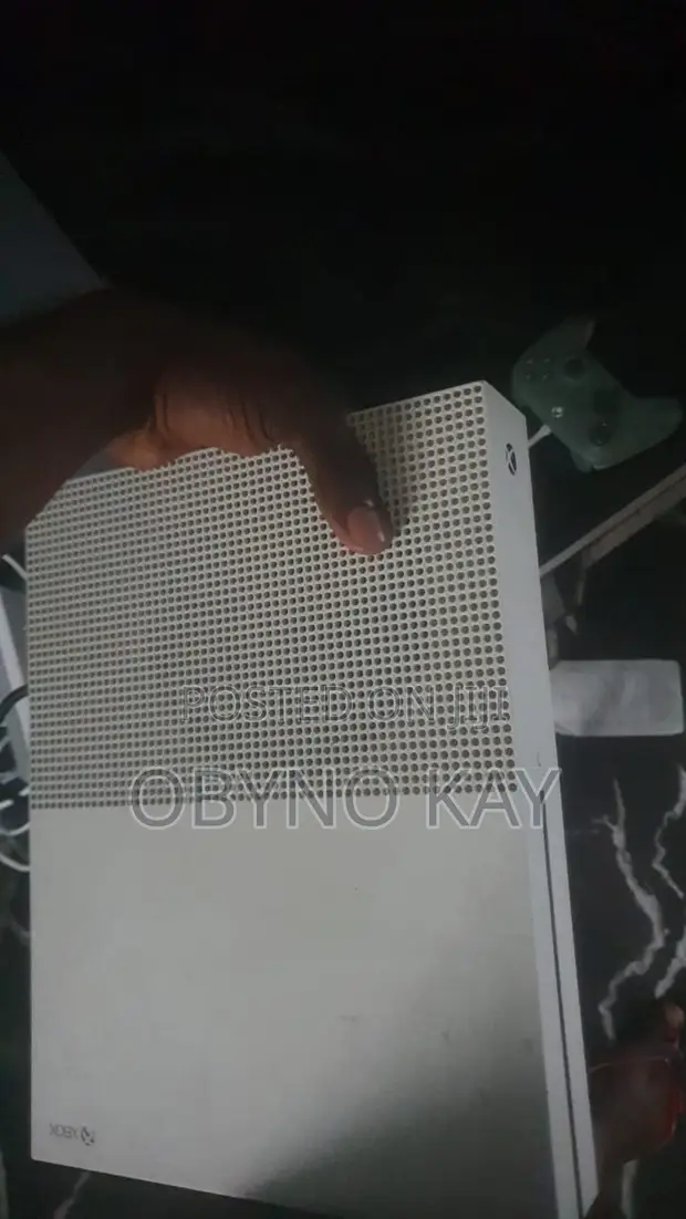 Xbox One S with Controller - 1