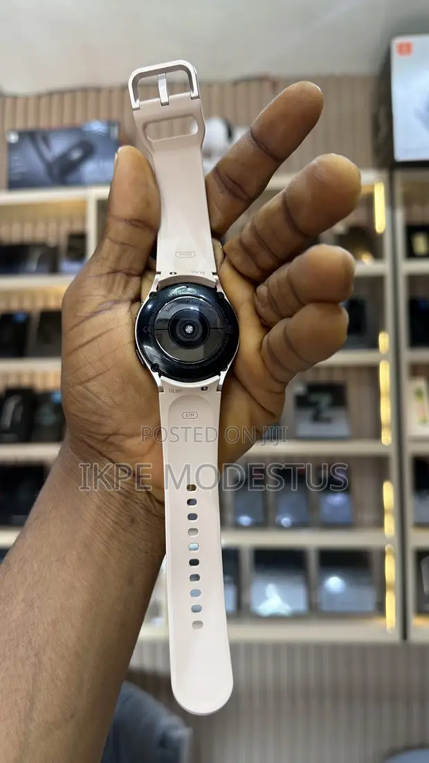 Samsung Galaxy Watch 4 Used - 1