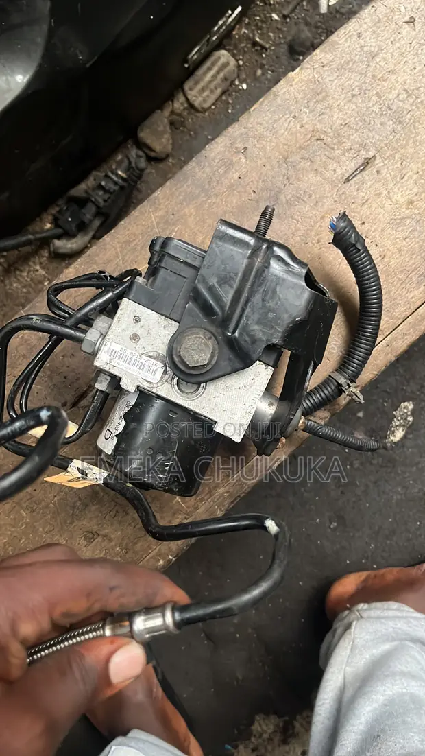 Ford Explorer ABS Module (2011-2014) - 1