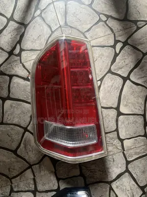 Chrysler 300C 2012 Headlight Assembly (Driver Side)
