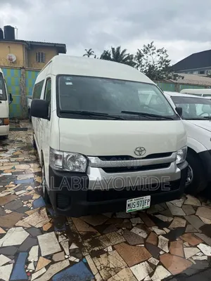 Toyota HiAce Bus 2019 Fari