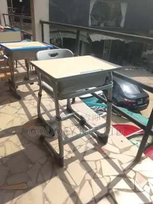 Ashley Furniture Yara Tebur da Kujeru - Sabon Abu