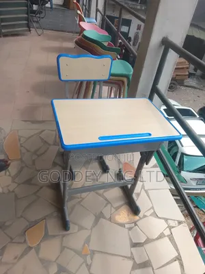 Ashley Furniture Kayan Yara na Tebur da Kujeru