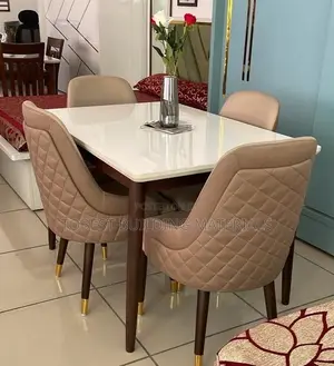 Luxury White Top Dining Table Set tare da Quilted Chairs
