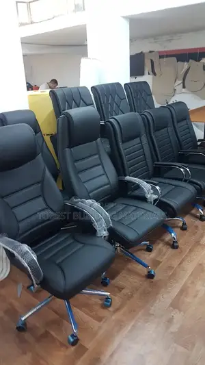 Boss Office Products Luxury Black Executive Swivel Chair