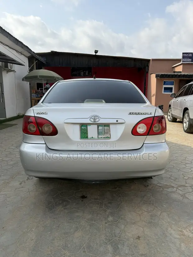 Toyota Corolla LE 2005 Silver - 1